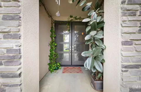 Entry Way - 7901 Bristol Spring Ave, Bakersfield, CA 93313 photo 1 of 4