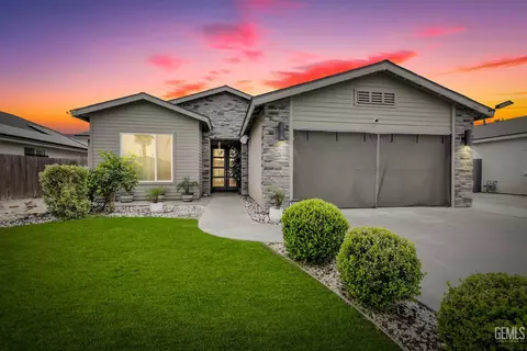 Exterior - 7901 Bristol Spring Ave, Bakersfield, CA 93313 photo 2 of 7