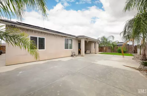 Exterior - 7901 Bristol Spring Ave, Bakersfield, CA 93313 photo 7 of 7