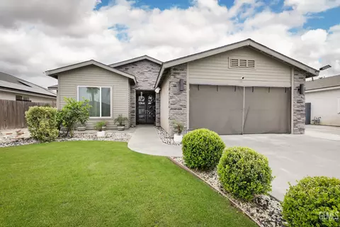 7901 Bristol Spring Ave, Bakersfield, CA 93313