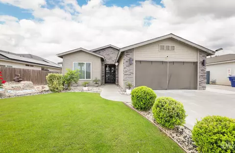 Exterior - 7901 Bristol Spring Ave, Bakersfield, CA 93313 photo 3 of 7