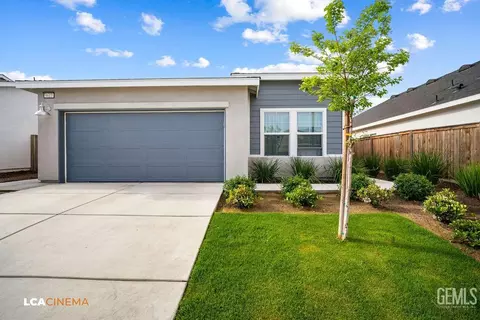 9611 Redwood River Ln, Shafter, CA 93263