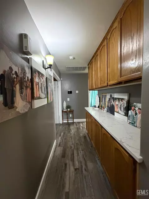 Entry Way - 604 Westover Ave, Taft, CA 93268 photo 3 of 4