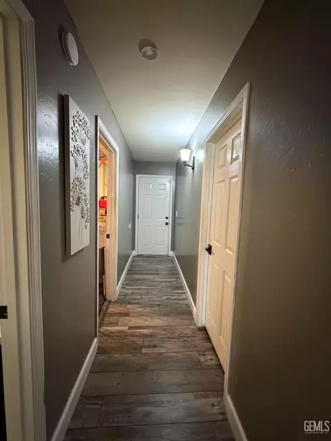 Entry Way - 604 Westover Ave, Taft, CA 93268 photo 4 of 4