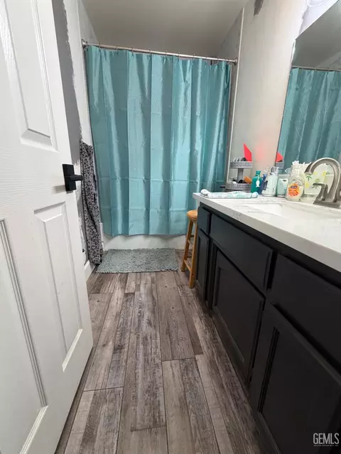 Bath - 604 Westover Ave, Taft, CA 93268 photo 4 of 4