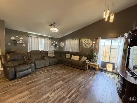 Living - 604 Westover Ave, Taft, CA 93268 photo 3 of 3