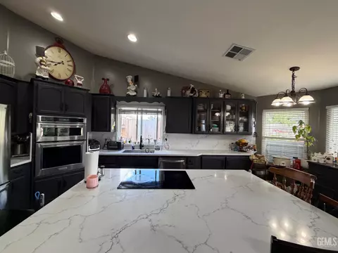 Kitchen - 604 Westover Ave, Taft, CA 93268 photo 4 of 6