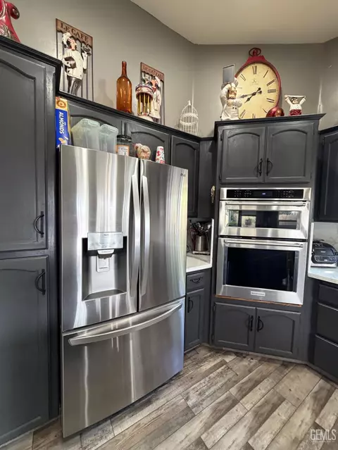 Kitchen - 604 Westover Ave, Taft, CA 93268 photo 3 of 6