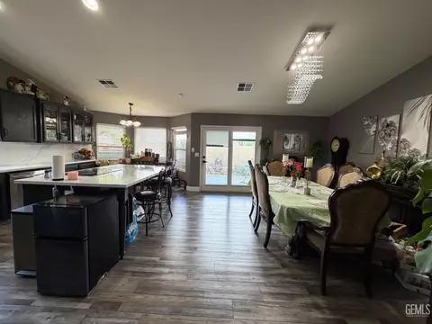 Dining - 604 Westover Ave, Taft, CA 93268 photo 1 of 2
