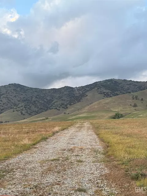 24668 Roost Ave, Tehachapi, CA 93561 photo 5