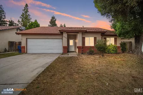 9820 Battersea Park Dr, Bakersfield, CA 93312