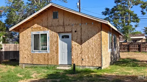 118 Hughes Ave, Bakersfield, CA 93308
