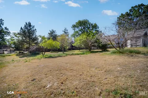 Exterior - 28751 Gleneagle Ct, Tehachapi, CA 93561 photo 8 of 12