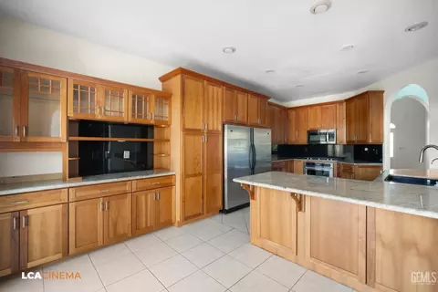 Kitchen - 28751 Gleneagle Ct, Tehachapi, CA 93561 photo 1 of 3