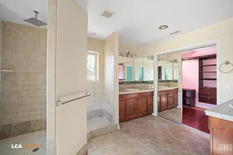 Bath - 28751 Gleneagle Ct, Tehachapi, CA 93561 photo 4 of 5