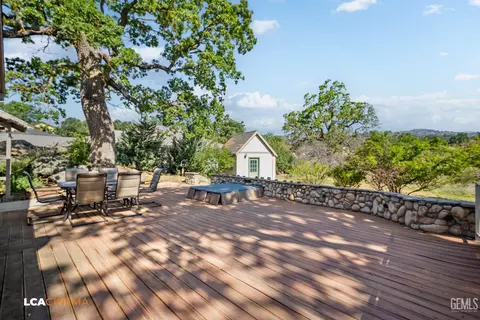 Exterior - 28751 Gleneagle Ct, Tehachapi, CA 93561 photo 5 of 12