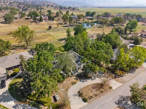 View/Area - 28751 Gleneagle Ct, Tehachapi, CA 93561 photo 2 of 6