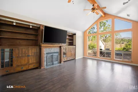 Living - 28751 Gleneagle Ct, Tehachapi, CA 93561 photo 1 of 2