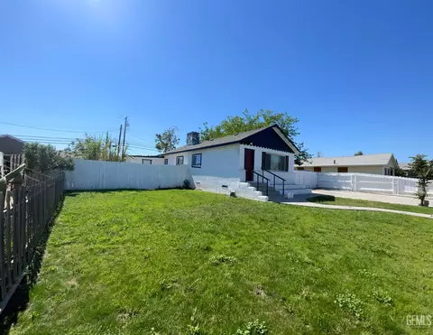 Exterior - 131 Center St, Taft, CA 93268 photo 1 of 3