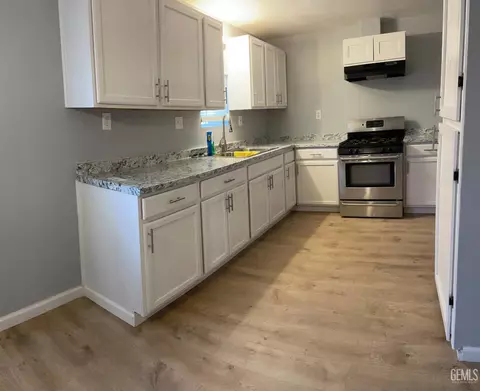 Kitchen - 131 Center St, Taft, CA 93268 photo 1 of 2