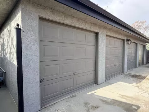 221 E St, Tehachapi, CA 93561 photo 4