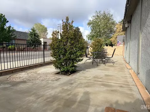 221 E St, Tehachapi, CA 93561 photo 6