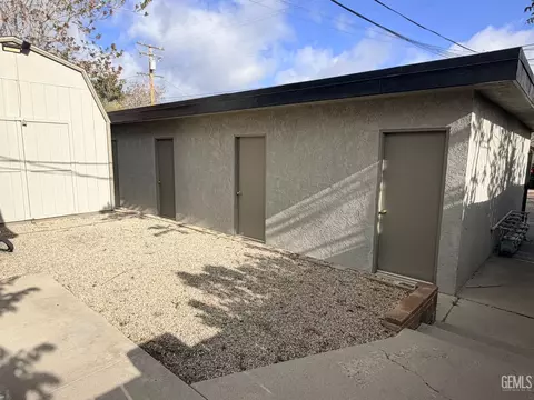 221 E St, Tehachapi, CA 93561 photo 5