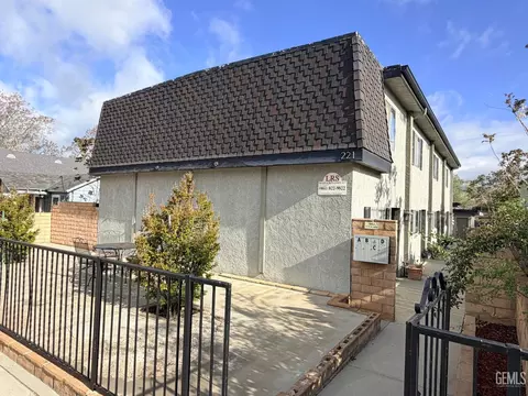 221 E St, Tehachapi, CA 93561