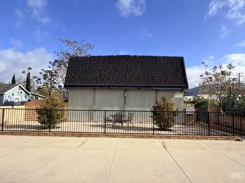 221 E St, Tehachapi, CA 93561 photo 7