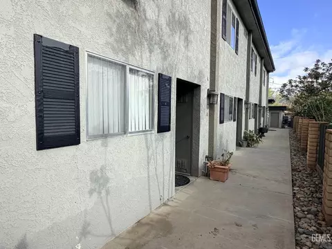 221 E St, Tehachapi, CA 93561 photo 3