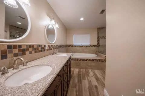 Bath - 10512 Dee Dee Ave, Bakersfield, CA 93312 photo 5 of 5