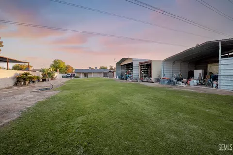 Exterior - 10512 Dee Dee Ave, Bakersfield, CA 93312 photo 4 of 5