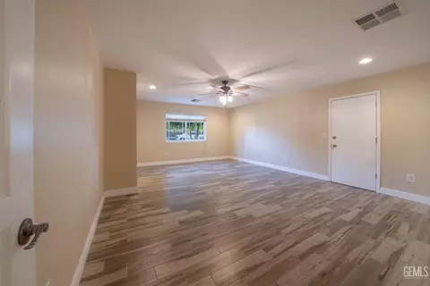 Living - 10512 Dee Dee Ave, Bakersfield, CA 93312 photo 2 of 2