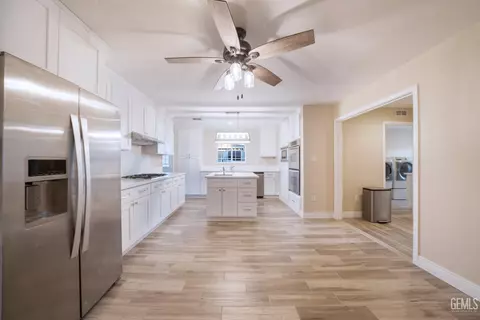 Entry Way - 10512 Dee Dee Ave, Bakersfield, CA 93312 photo 2 of 5