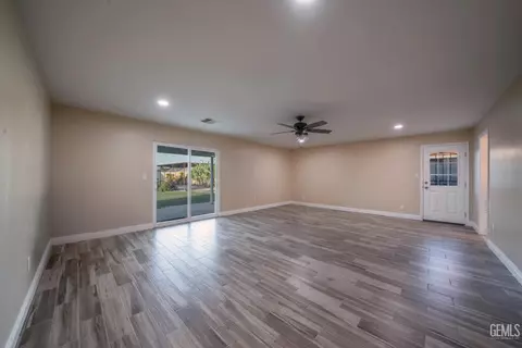 Living - 10512 Dee Dee Ave, Bakersfield, CA 93312 photo 1 of 2