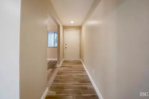 Entry Way - 10512 Dee Dee Ave, Bakersfield, CA 93312 photo 4 of 5