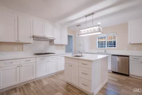 Kitchen - 10512 Dee Dee Ave, Bakersfield, CA 93312 photo 1 of 1
