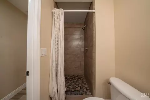 Bath - 10512 Dee Dee Ave, Bakersfield, CA 93312 photo 2 of 5