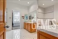Bath - 29400 Stallion Springs Dr, Tehachapi, CA 93561 photo 4 of 5