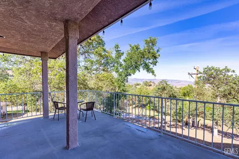 Exterior - 29400 Stallion Springs Dr, Tehachapi, CA 93561 photo 3 of 3