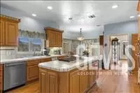 Kitchen - 29400 Stallion Springs Dr, Tehachapi, CA 93561 photo 4 of 4