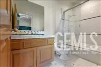 Bath - 29400 Stallion Springs Dr, Tehachapi, CA 93561 photo 3 of 5