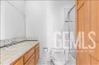 Bath - 29400 Stallion Springs Dr, Tehachapi, CA 93561 photo 2 of 5