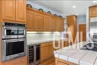 Kitchen - 29400 Stallion Springs Dr, Tehachapi, CA 93561 photo 3 of 4