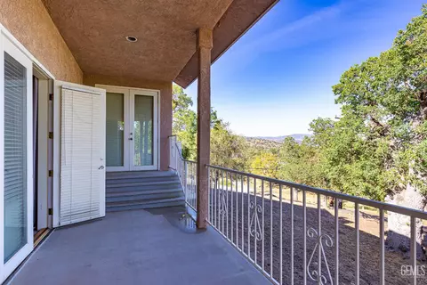 Exterior - 29400 Stallion Springs Dr, Tehachapi, CA 93561 photo 1 of 3