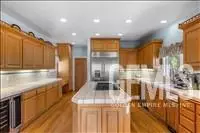 Kitchen - 29400 Stallion Springs Dr, Tehachapi, CA 93561 photo 2 of 4