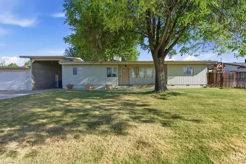 8608 Ponderosa Ave, Bakersfield, CA 93306