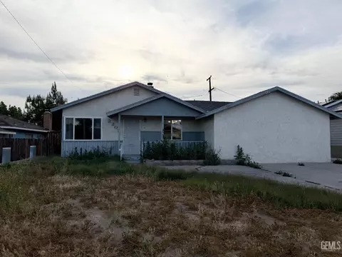 2208 Valencia Dr, Bakersfield, CA 93306