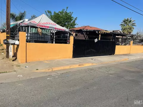 Exterior - 910 S Baker St, Bakersfield, CA 93307 photo 2 of 6