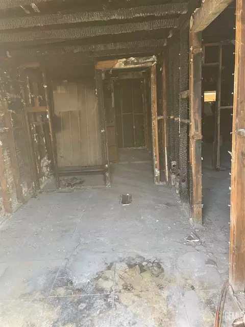 Entry Way - 910 S Baker St, Bakersfield, CA 93307 photo 3 of 3